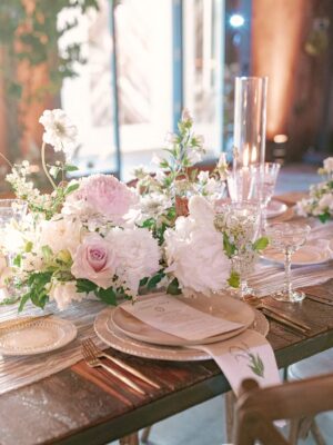 wedding planning & design - cedar lakes wedding tablescape